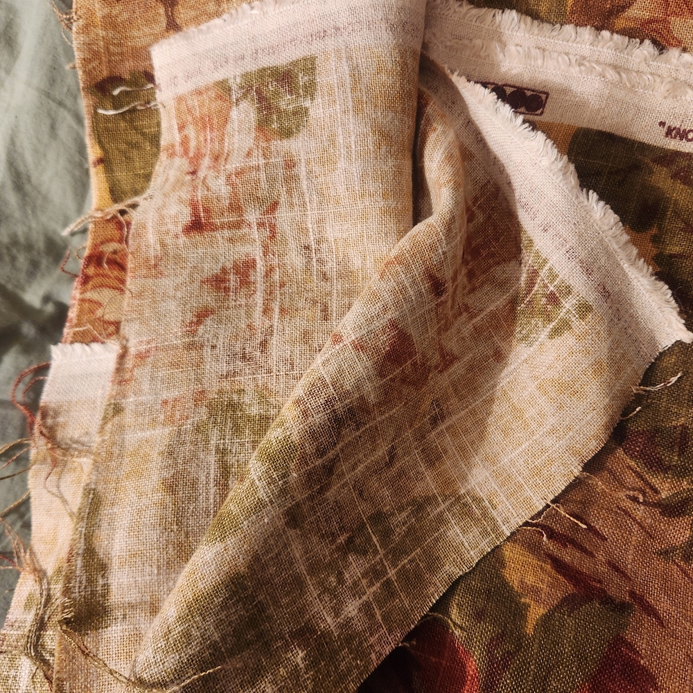 Floral Patterned Heavy Linen Fabric in Red, Green and Yellow. - Picture 13 of 14